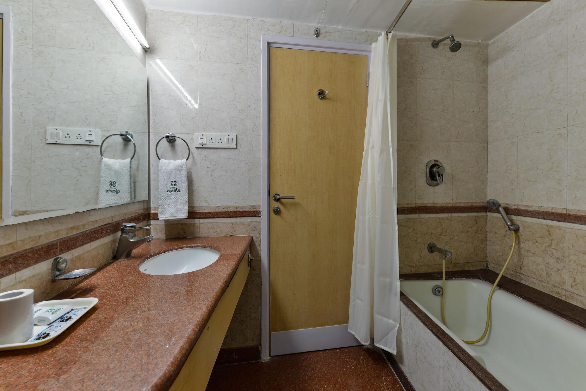 Hotel Ajanta Мумбаї Екстер'єр фото